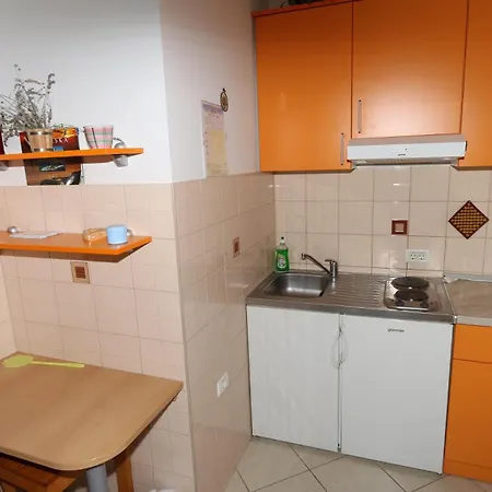 Dugis Studio-no Parking Apartament Makarska