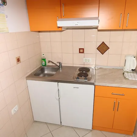 Dugis Studio-no Parking *