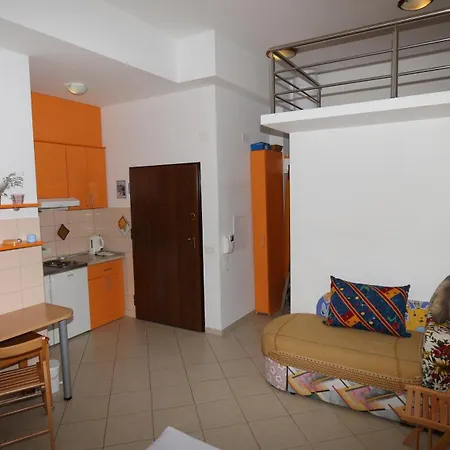 Dugis Studio-no Parking